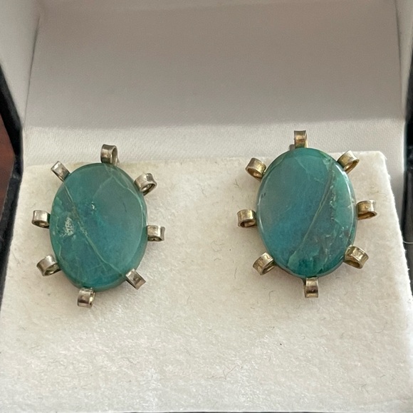 Chrysocolla in quartz gold tone clip on earrings - Picture 2 of 7